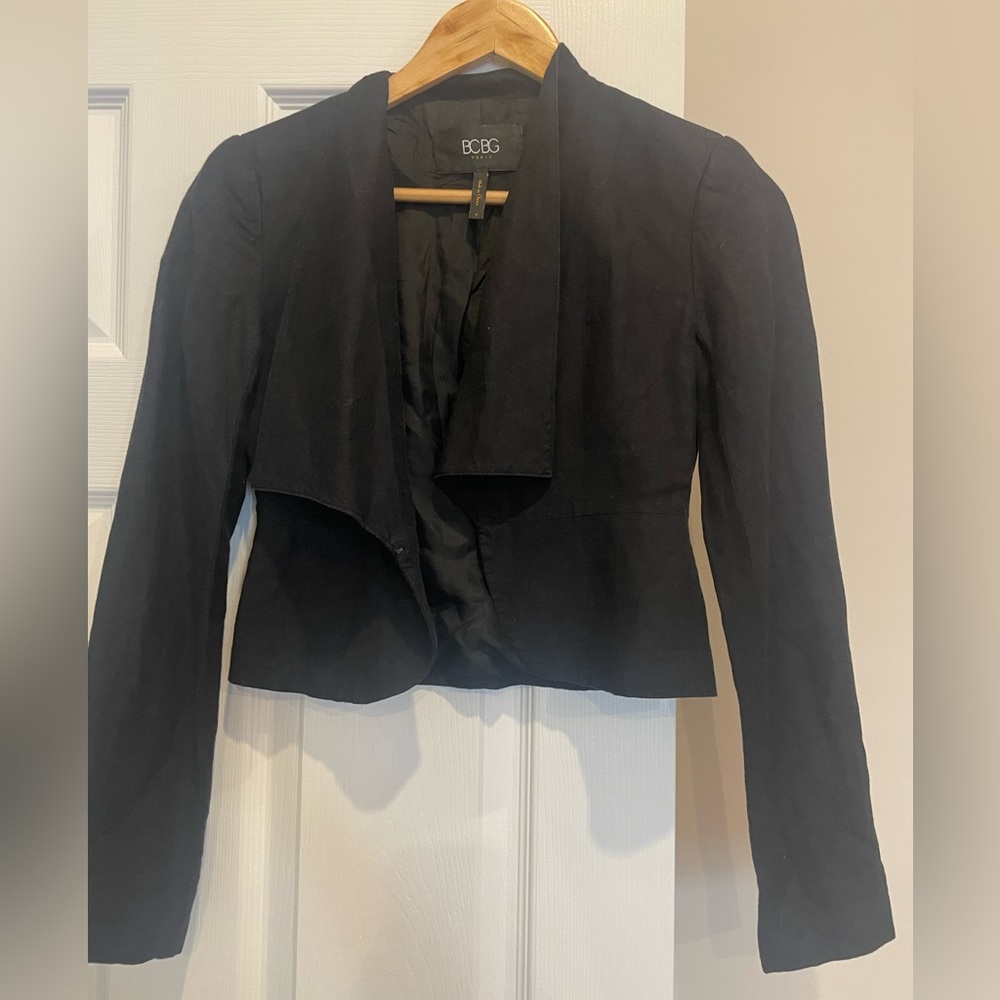 BCBG Cropped black linen blazer